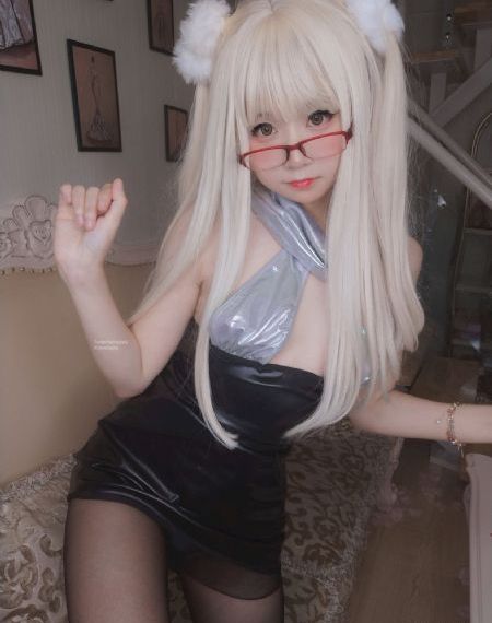 在厨房和女友闺蜜做